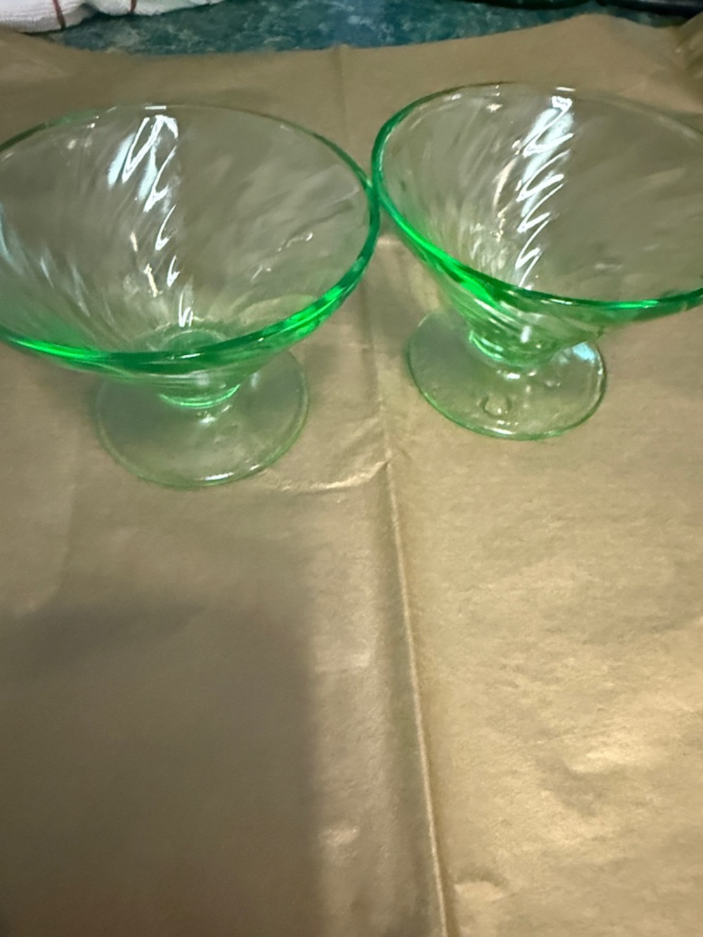 Federal Glass Co ~ 2 Green "Swirl" Sherbet Glasses ~ EUC